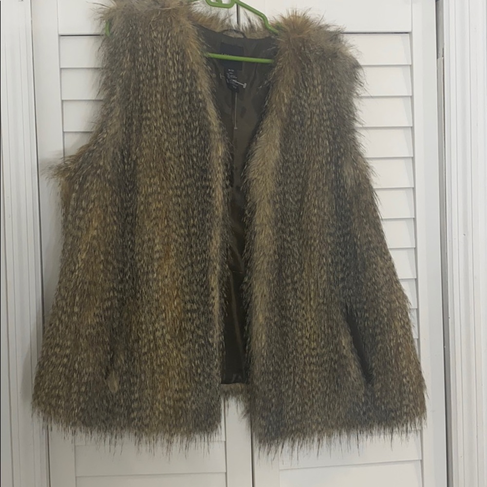 Plus size faux fur vest